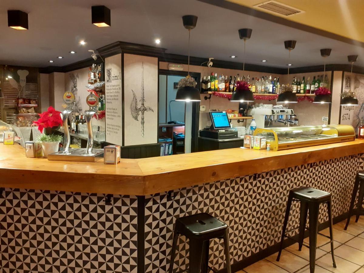 Hostal Jaime I 韦斯卡 外观 照片